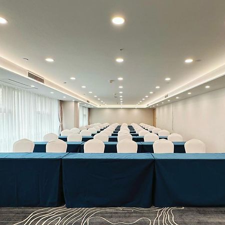 Holiday Inn Express Qingdao City Center, An Ihg Hotel Екстер'єр фото