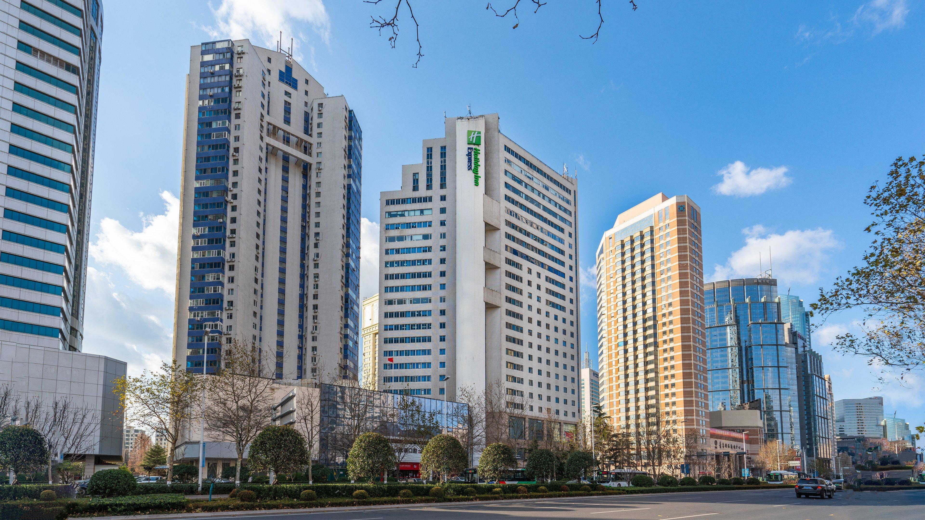 Holiday Inn Express Qingdao City Center By Ihg Екстер'єр фото