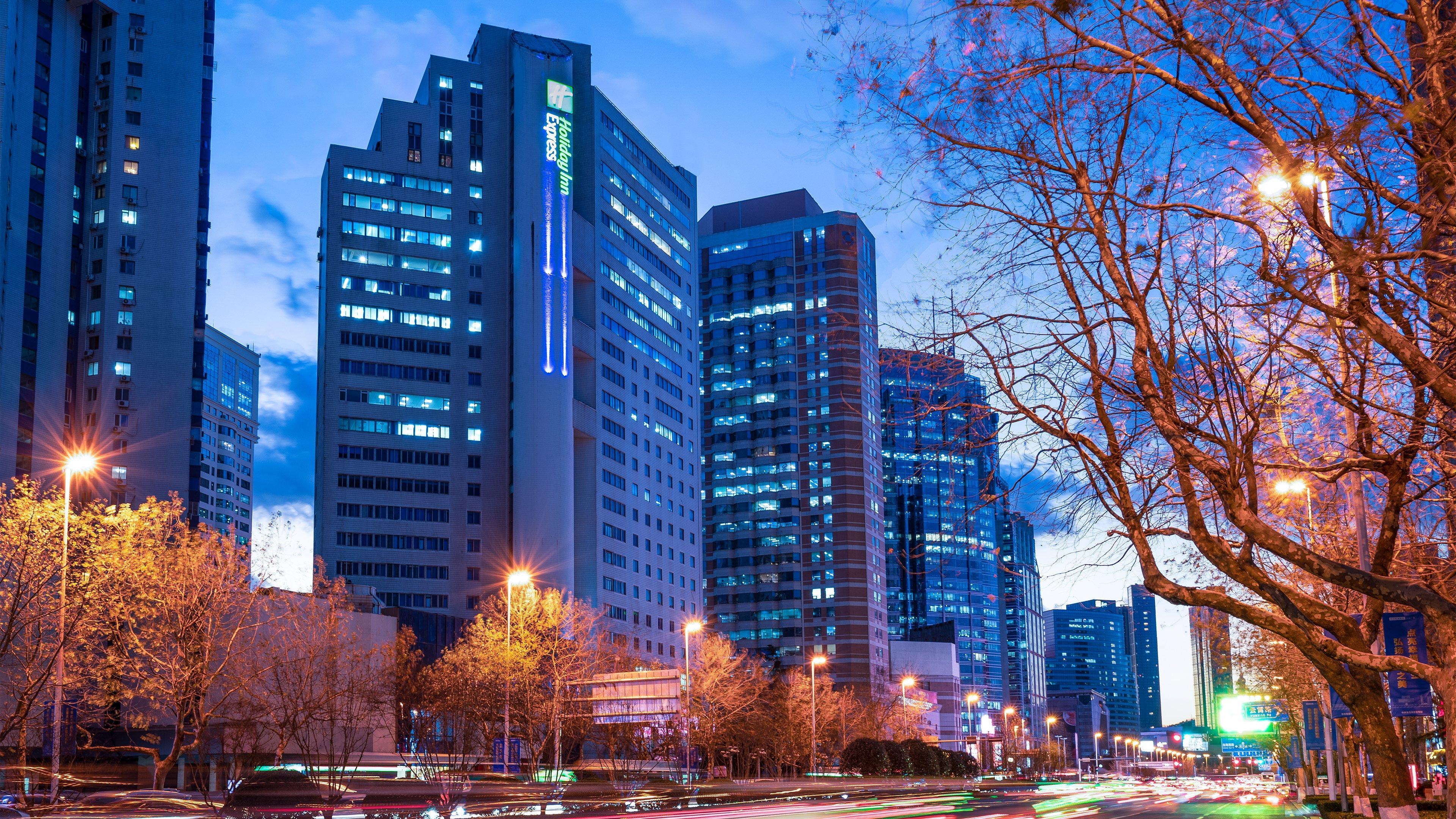 Holiday Inn Express Qingdao City Center By Ihg Екстер'єр фото