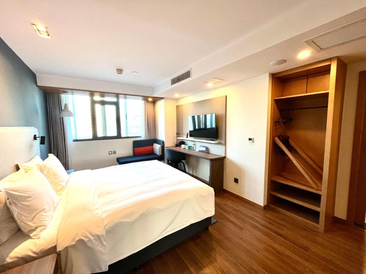 Holiday Inn Express Qingdao City Center By Ihg Екстер'єр фото