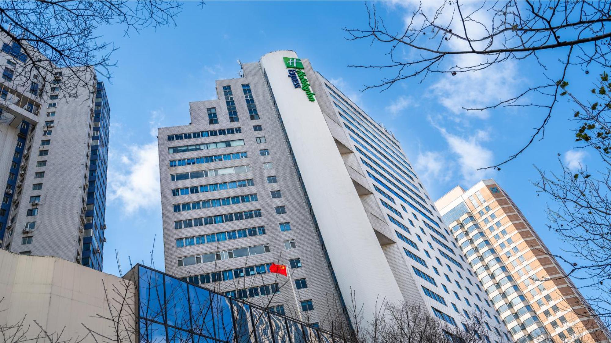 Holiday Inn Express Qingdao City Center, An Ihg Hotel Екстер'єр фото