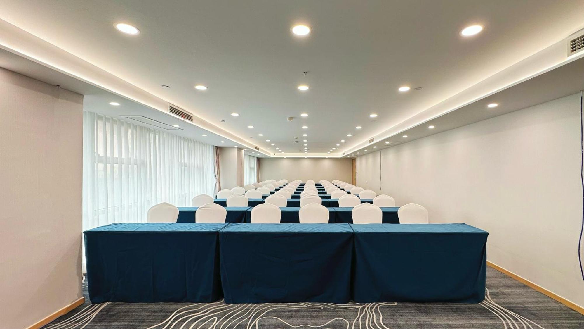 Holiday Inn Express Qingdao City Center By Ihg Екстер'єр фото