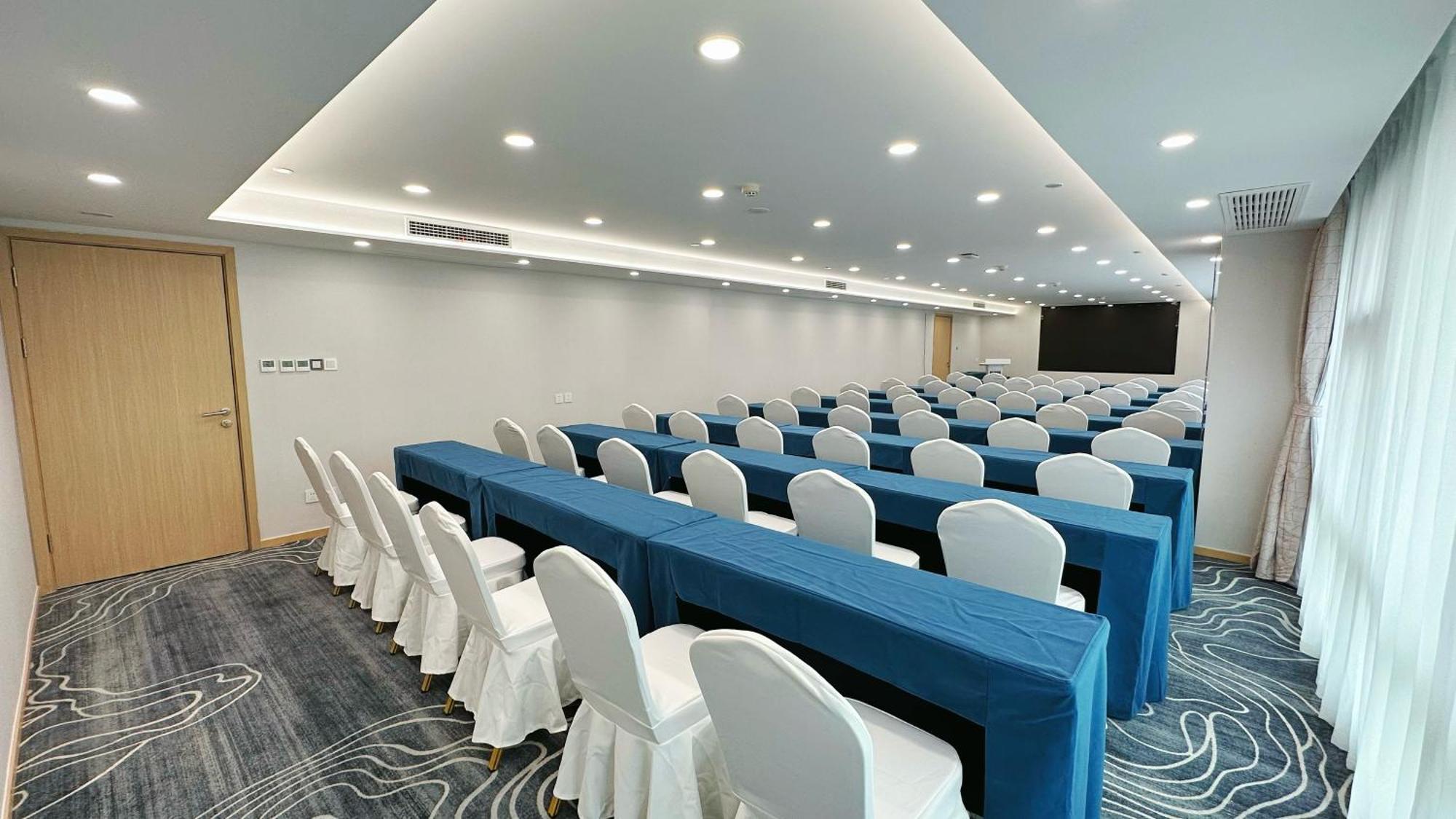 Holiday Inn Express Qingdao City Center By Ihg Екстер'єр фото