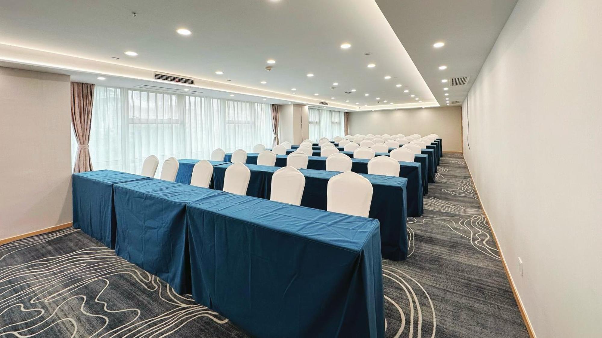 Holiday Inn Express Qingdao City Center By Ihg Екстер'єр фото