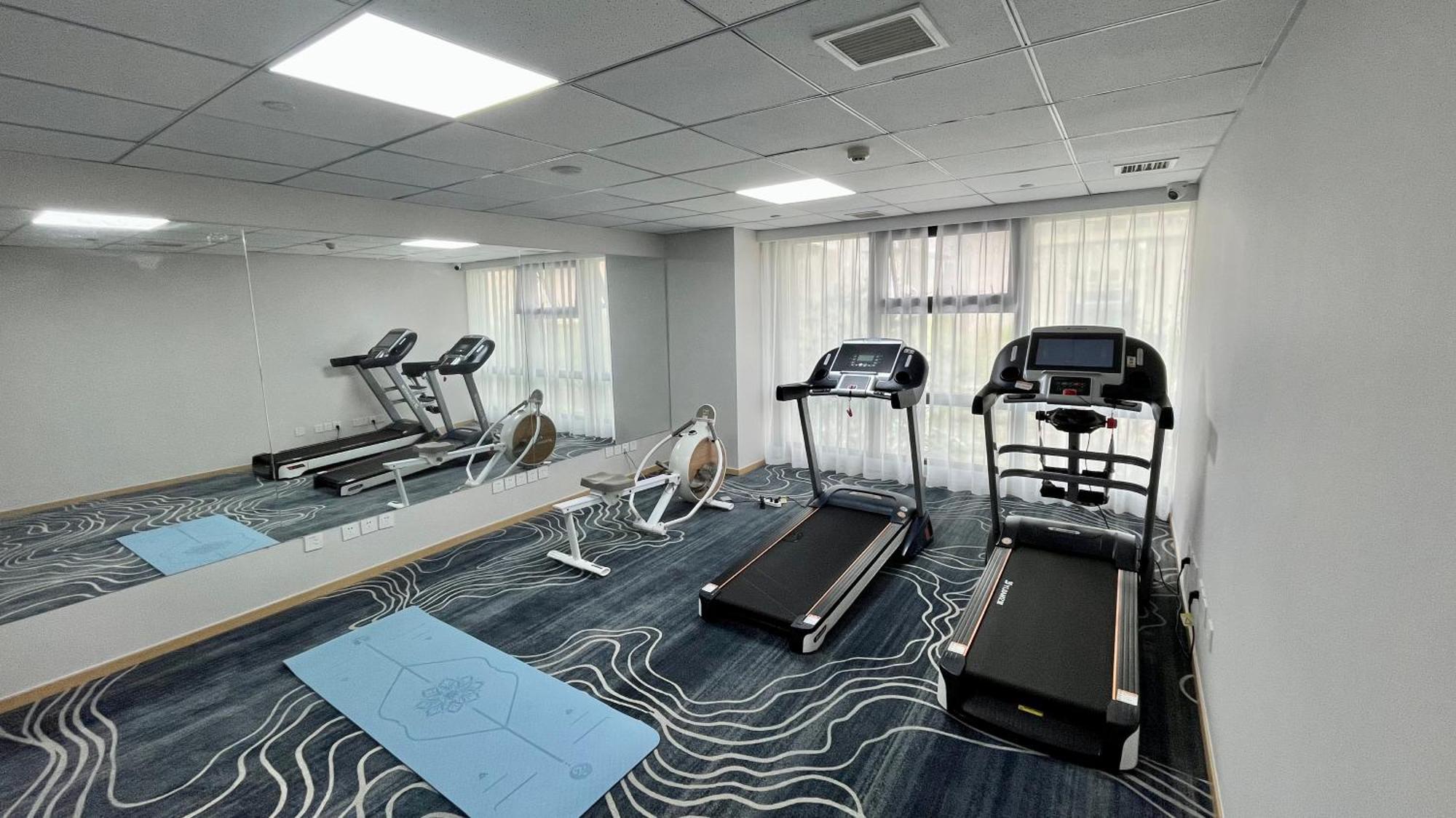 Holiday Inn Express Qingdao City Center By Ihg Екстер'єр фото