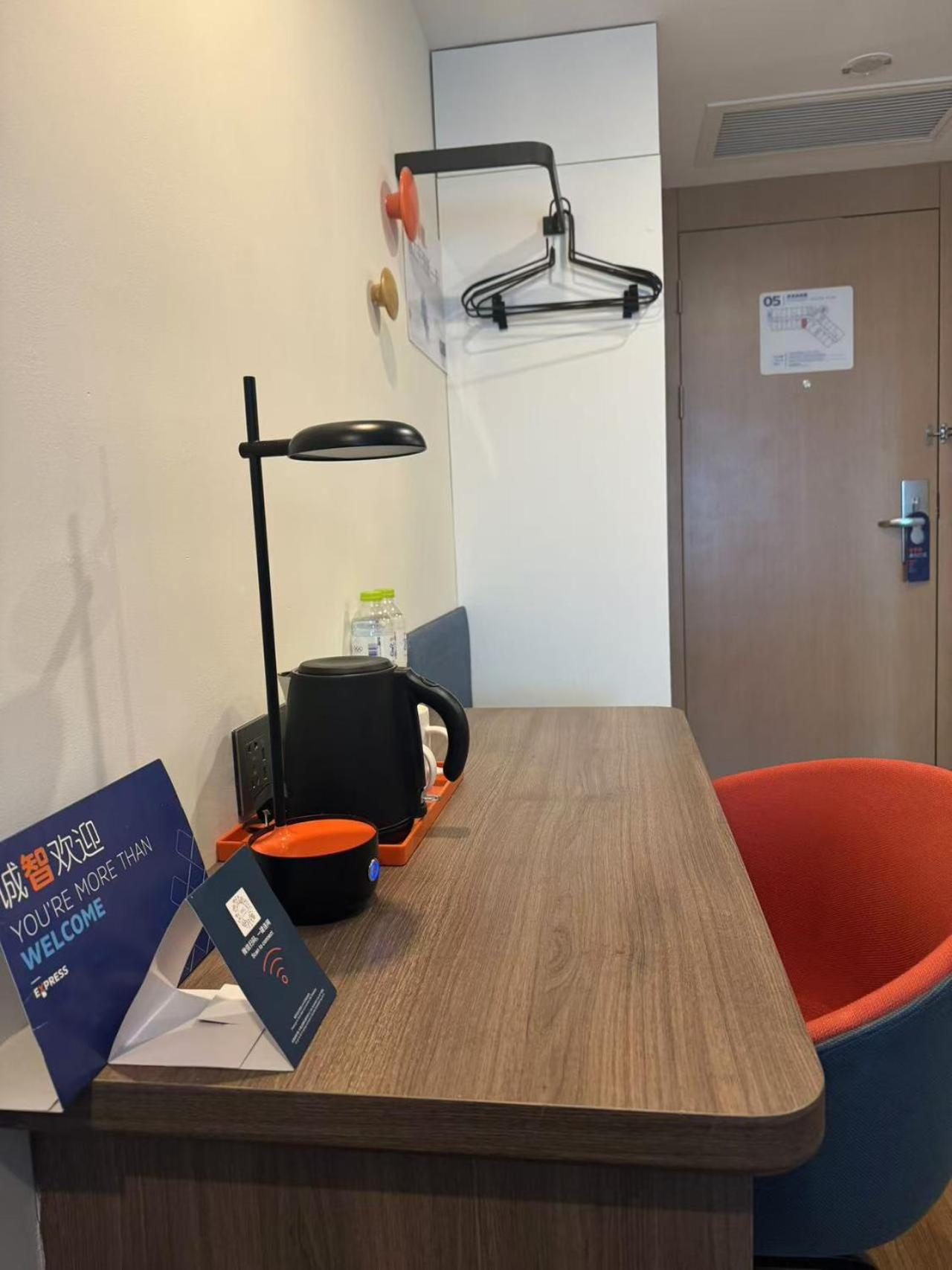 Holiday Inn Express Qingdao City Center By Ihg Екстер'єр фото