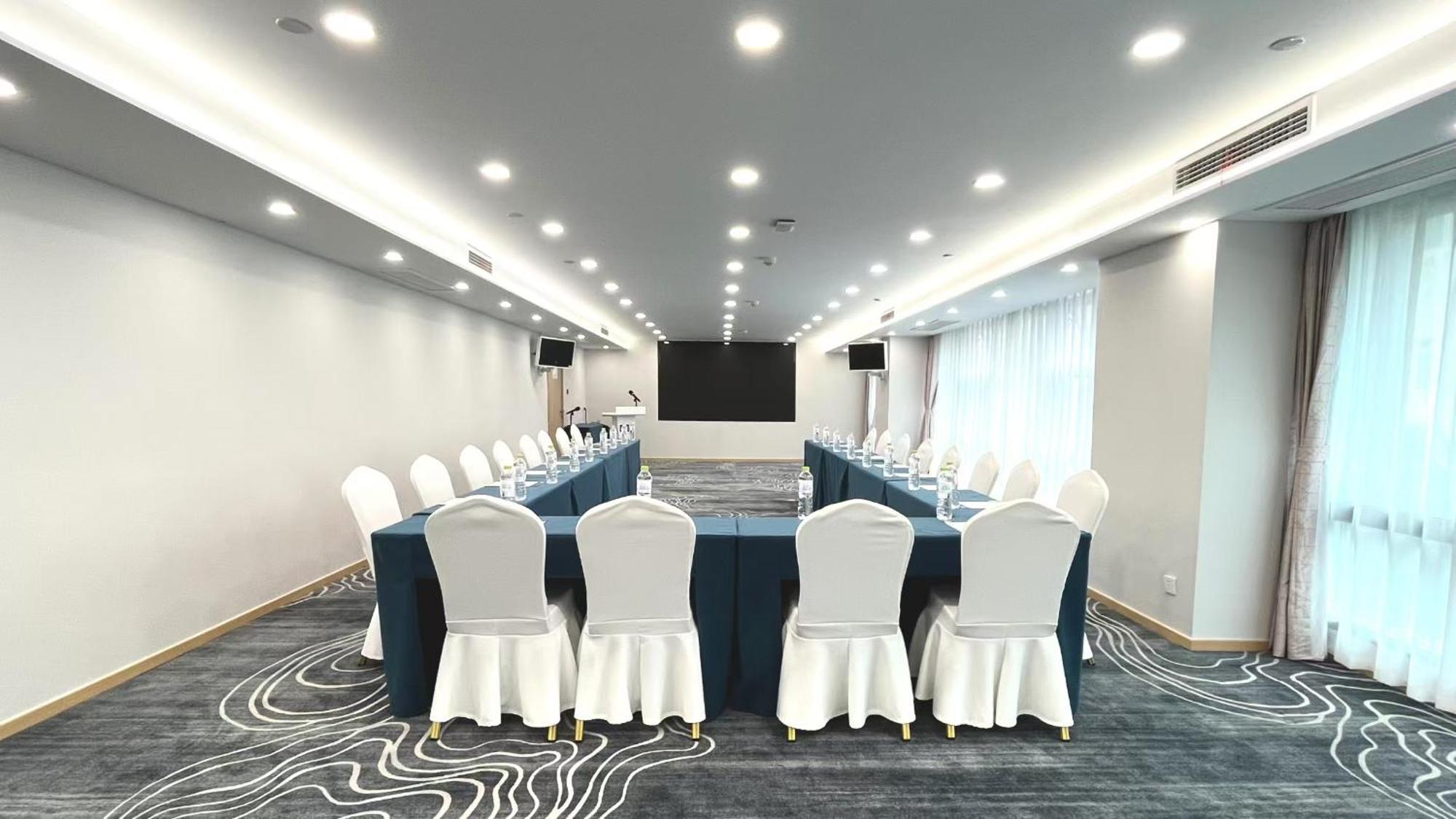 Holiday Inn Express Qingdao City Center By Ihg Екстер'єр фото