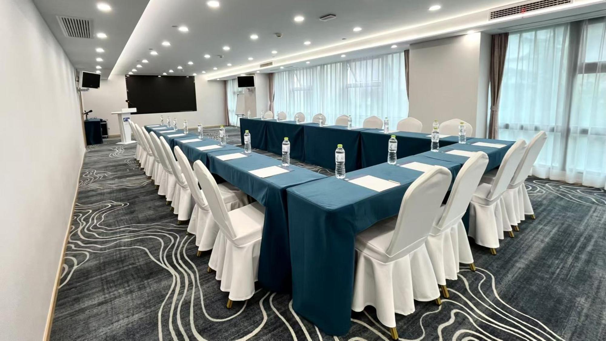 Holiday Inn Express Qingdao City Center By Ihg Екстер'єр фото